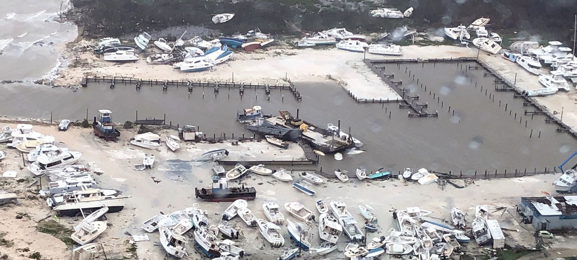 Servicio de Guardacostas del Sureste de los EE.UU. La base aérea de la Guardia Costera de los Estados Unidos en Clearwater, Florida, respondiendo a la devastación causada por el huracán Dorian en las Bahamas. (2 de septiembre de 2019)
